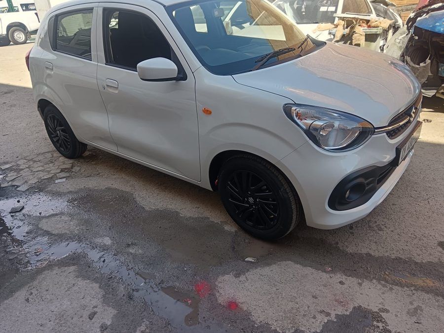 White Suzuki before full colour change